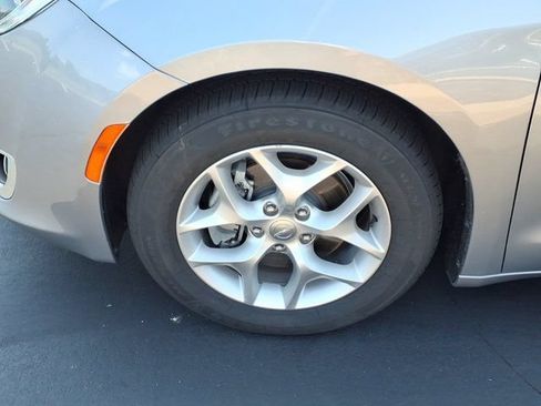 Used 2019 Chrysler Pacifica Limited FWD image 35