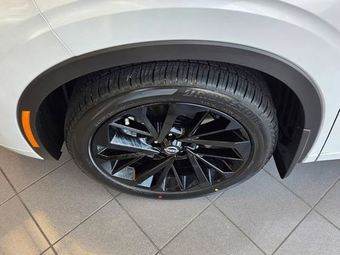 New 2026 Nissan Rogue Platinum AWD/4WD image 17