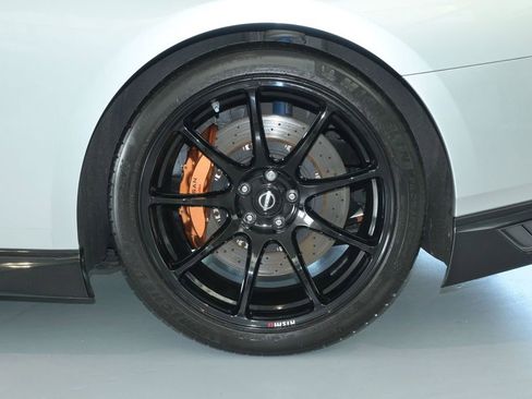 Used 2023 Nissan GT-R Premium w/ Floor Mat Package AWD/4WD image 15