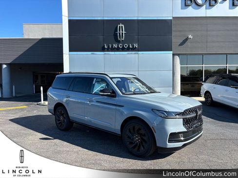 New 2025 Lincoln Navigator Reserve w/ Jet Appearance Package image 1