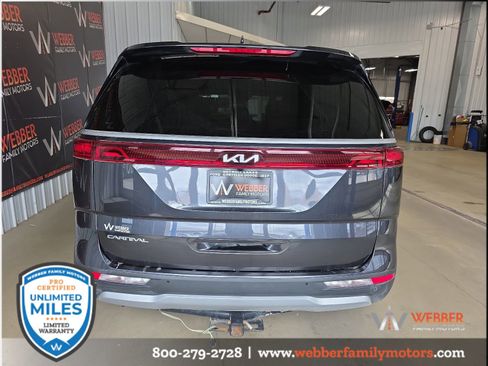 Used 2023 Kia Carnival LX FWD image 6