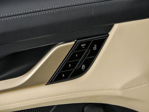 Used 2020 Porsche Taycan Turbo image 18