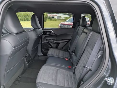 New 2026 Mitsubishi Outlander LE FWD image 12