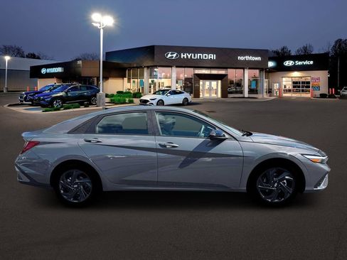 New 2026 Hyundai Elantra Sport image 9