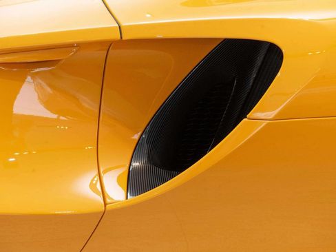 Used 2026 McLaren Artura Spider RWD image 48