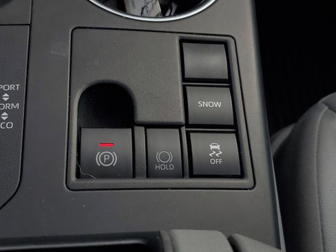 Certified 2023 Toyota Highlander XLE image 30