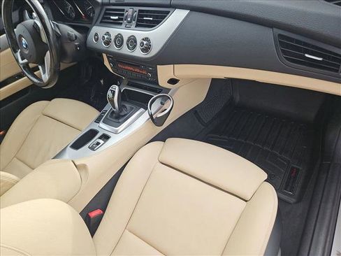 Used 2011 BMW Z4 sDrive35i image 18