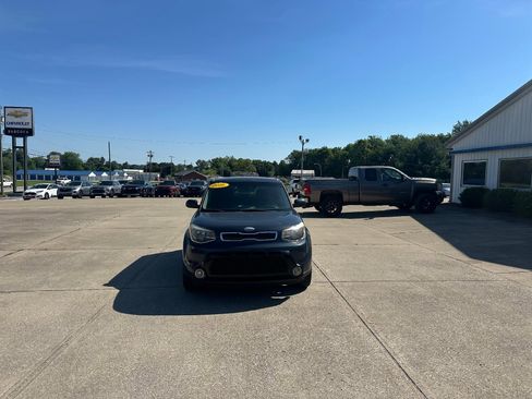 Used 2016 Kia Soul + FWD image 2