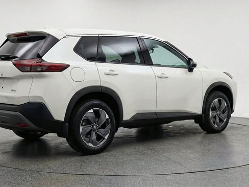 Used 2025 Nissan Rogue SV AWD/4WD image 9