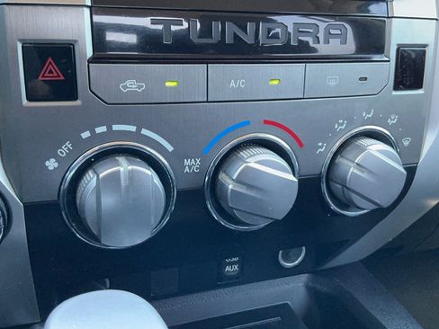 Used 2015 Toyota Tundra SR5 w/ SR5 Upgrade Package AWD/4WD image 16