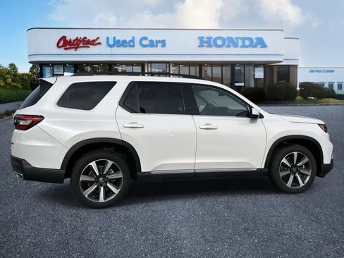 Used 2025 Honda Pilot Touring image 6