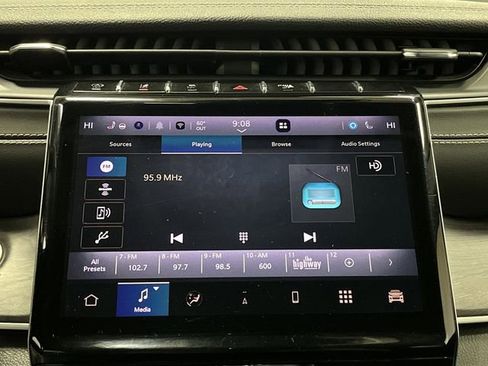 Used 2023 Jeep Grand Cherokee Limited w/ Luxury Tech Group II image 18