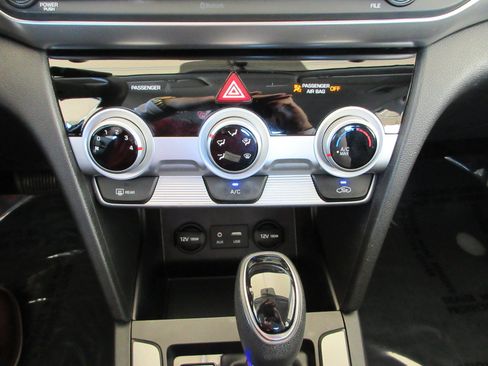 Used 2019 Hyundai Elantra SE w/ Cargo Package FWD image 36