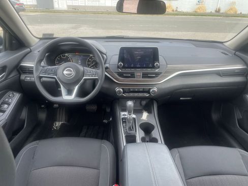 Used 2025 Nissan Altima 2.5 SV image 34