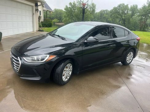 Used 2018 Hyundai Elantra SE FWD image 2