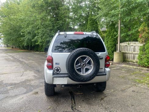 Used 2004 Jeep Liberty Renegade AWD/4WD image 4