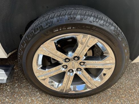 Used 2017 Chevrolet Suburban Premier AWD/4WD image 6