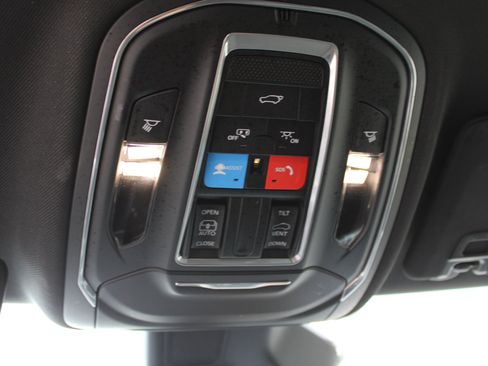 New 2025 Jeep Grand Cherokee Altitude RWD image 8