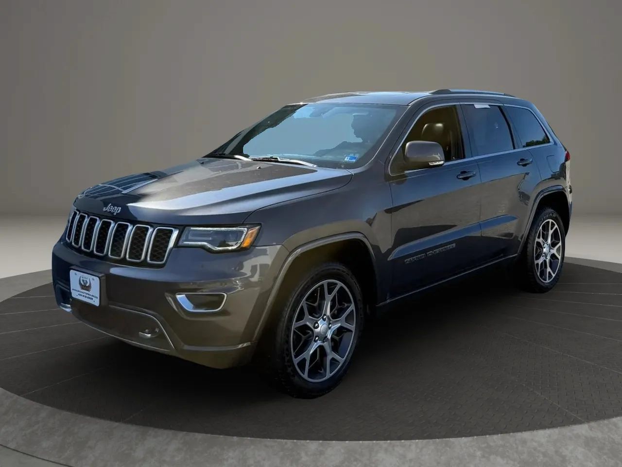 Used 2018 Jeep Grand Cherokee Limited AWD/4WD image 1