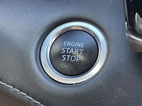 Used 2020 Toyota Highlander XLE image 32