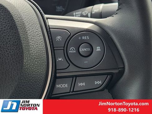 Used 2025 Toyota Corolla SE image 29