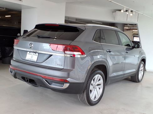 Certified 2023 Volkswagen Atlas Cross Sport SE w/ Panoramic Sunroof Package AWD/4WD image 4