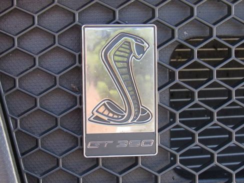 Used 2018 Ford Mustang Shelby GT350 w/ Electronics Package RWD image 8