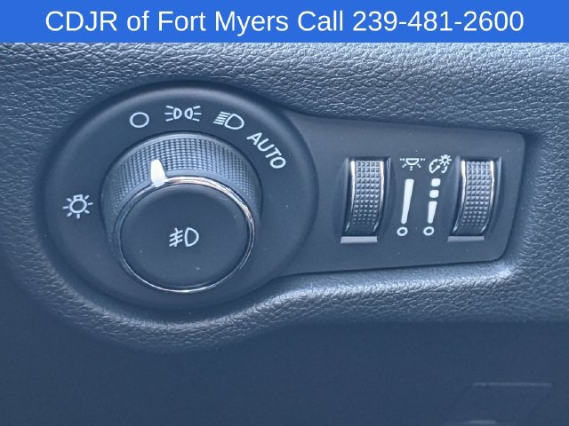 New 2026 Chrysler Pacifica Select FWD image 17
