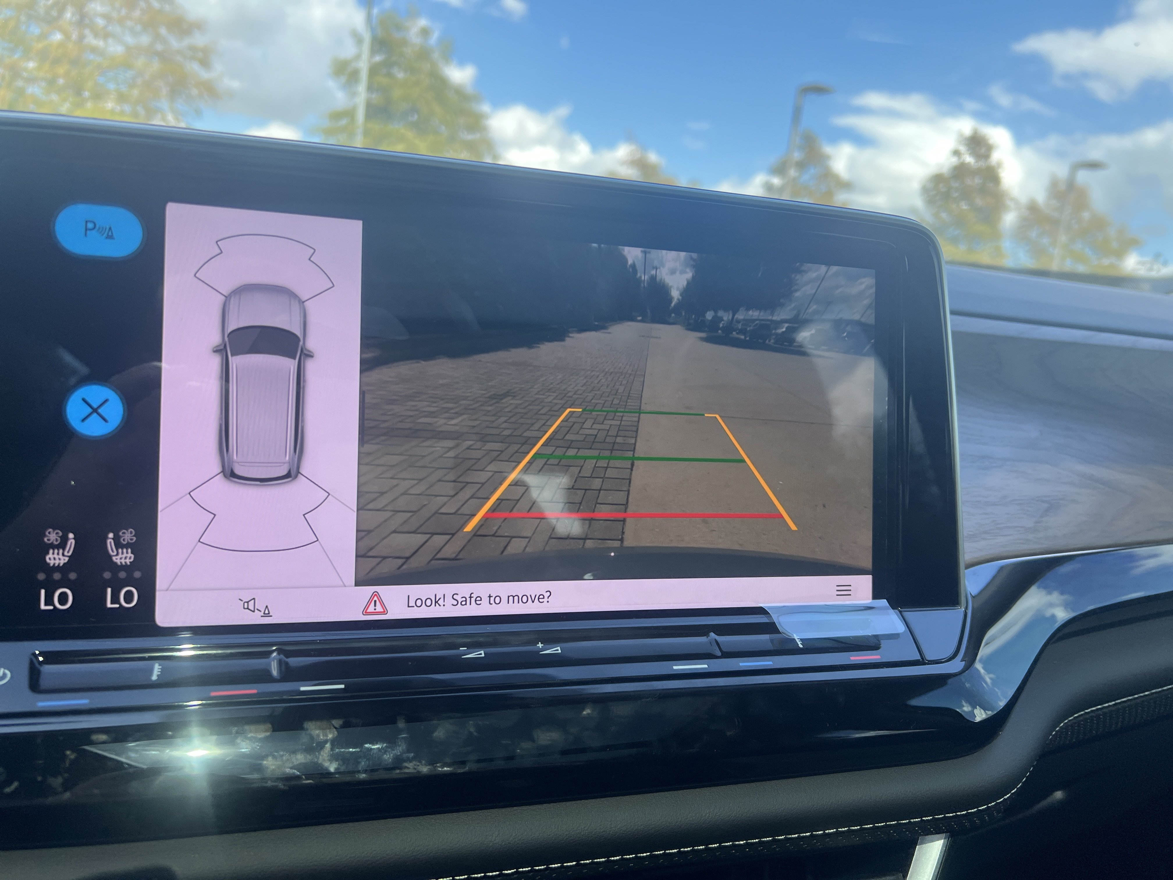 Certified 2026 Volkswagen Atlas SE FWD image 20
