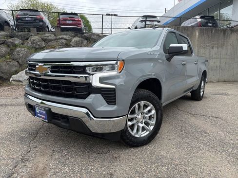 Used 2024 Chevrolet Silverado 1500 LT AWD/4WD image 30