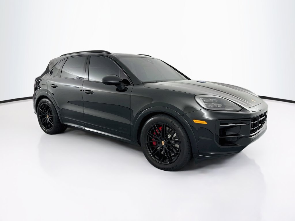Used 2025 Porsche Cayenne GTS AWD/4WD image 3