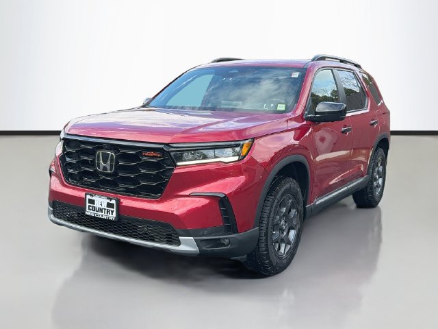 Used 2025 Honda Pilot TrailSport image 3