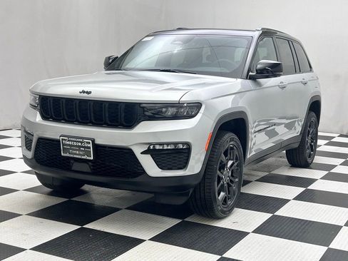 New 2025 Jeep Grand Cherokee Limited AWD/4WD image 4