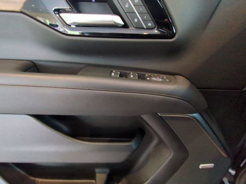 Used 2025 Chevrolet Tahoe High Country image 13