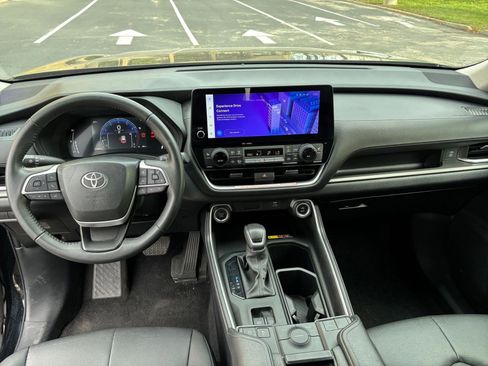 Used 2025 Toyota Grand Highlander LE image 27