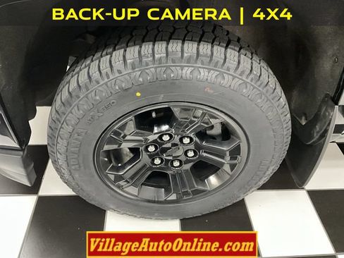 Used 2017 Chevrolet Silverado 1500 LT w/ Midnight Edition AWD/4WD image 10