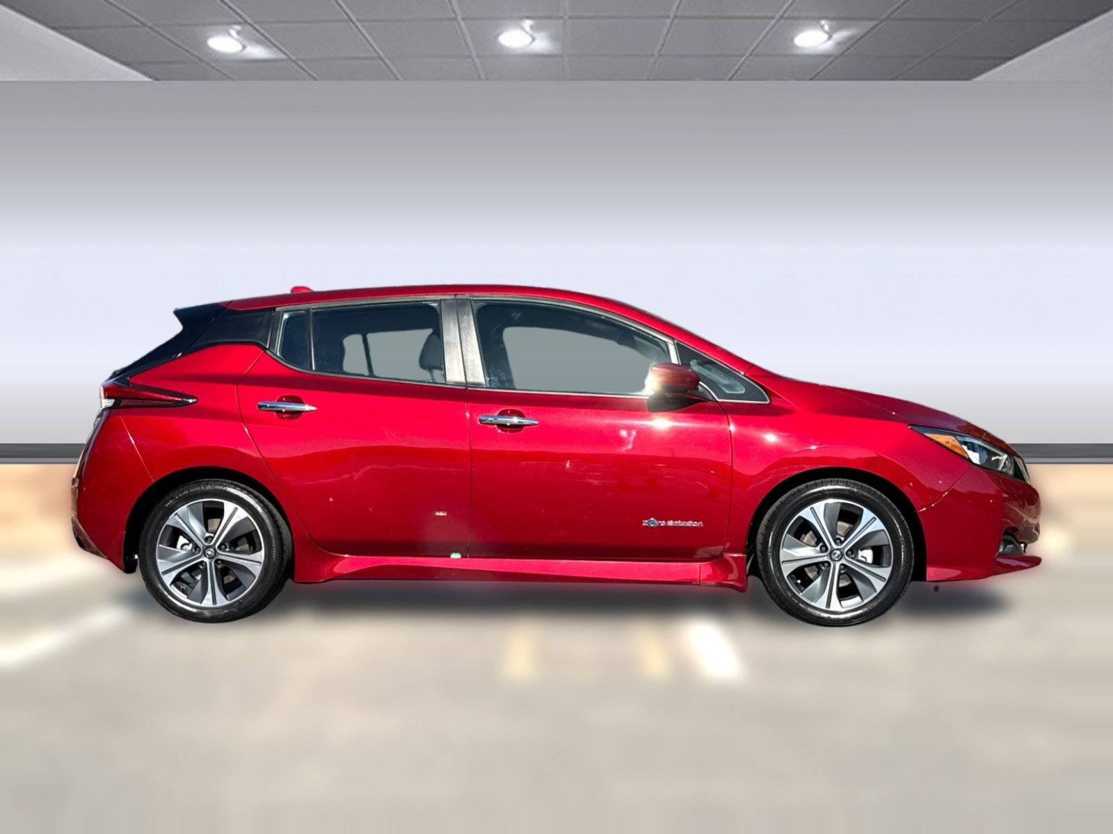 Used 2018 Nissan Leaf SV w/ SV Technology Package FWD image 7