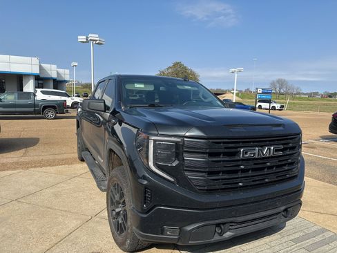 Used 2023 GMC Sierra 1500 Elevation w/ LPO, Elevation Black Package image 8