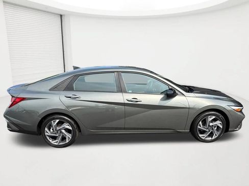 Certified 2025 Hyundai Elantra Sport FWD image 4