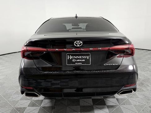Used 2019 Toyota Avalon Limited image 5