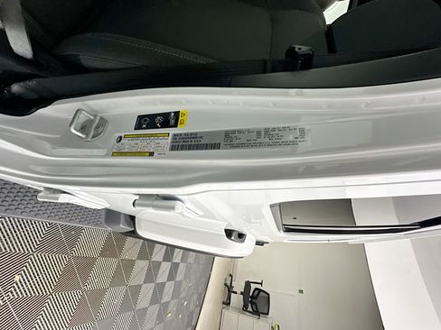 Used 2025 Jeep Wrangler Sahara image 12