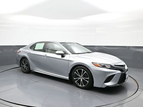 Certified 2020 Toyota Camry SE w/ Cold Weather Package AWD/4WD image 4