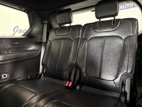 Used 2024 Jeep Grand Cherokee L Limited w/ Luxury Tech Group II image 16