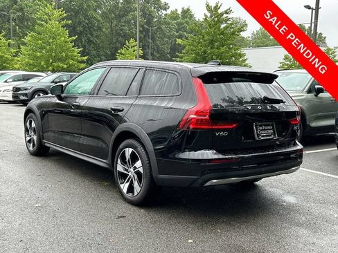 Used 2025 Volvo V60 B5 Cross Country Plus AWD/4WD image 3