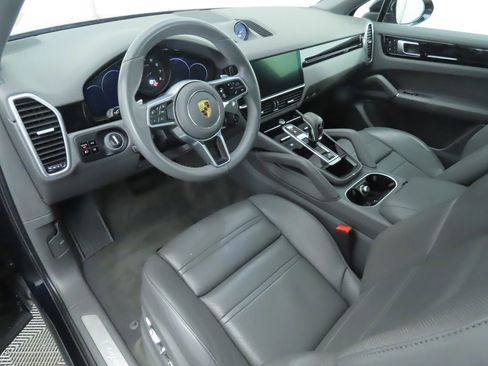 Used 2020 Porsche Cayenne image 9