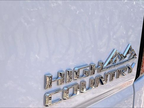 Used 2025 Chevrolet Silverado 2500 High Country w/ High Country Premium Package AWD/4WD image 9