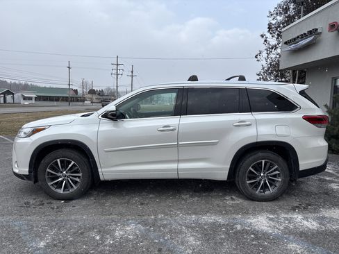 Used 2018 Toyota Highlander XLE image 7