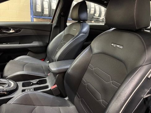 Used 2023 Kia Forte GT-Line w/ GT-Line Premium Package image 5