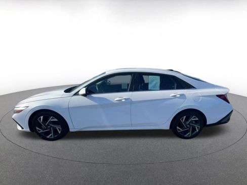 Used 2025 Hyundai Elantra SEL image 9