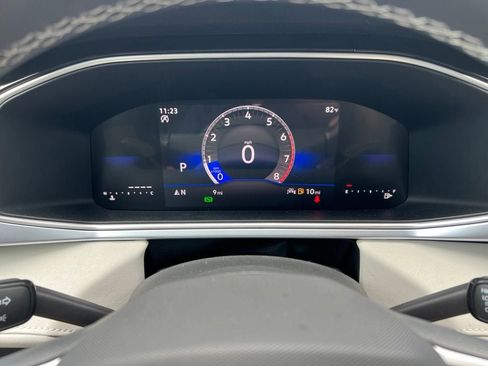 New 2026 Volkswagen Taos SE FWD image 16